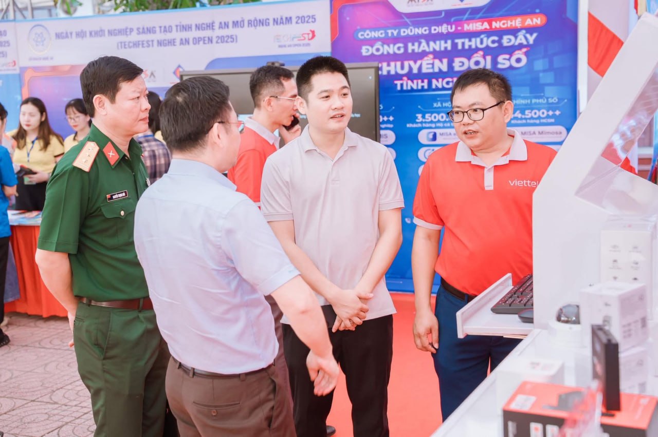 Giới thiệu giải pháp kiosk thông minh tại Techfest Nghệ An Open 2025